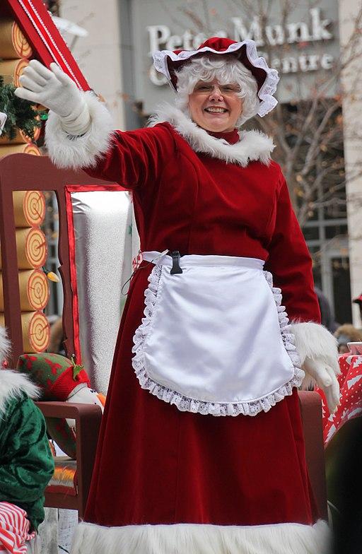mrs claus cosplay